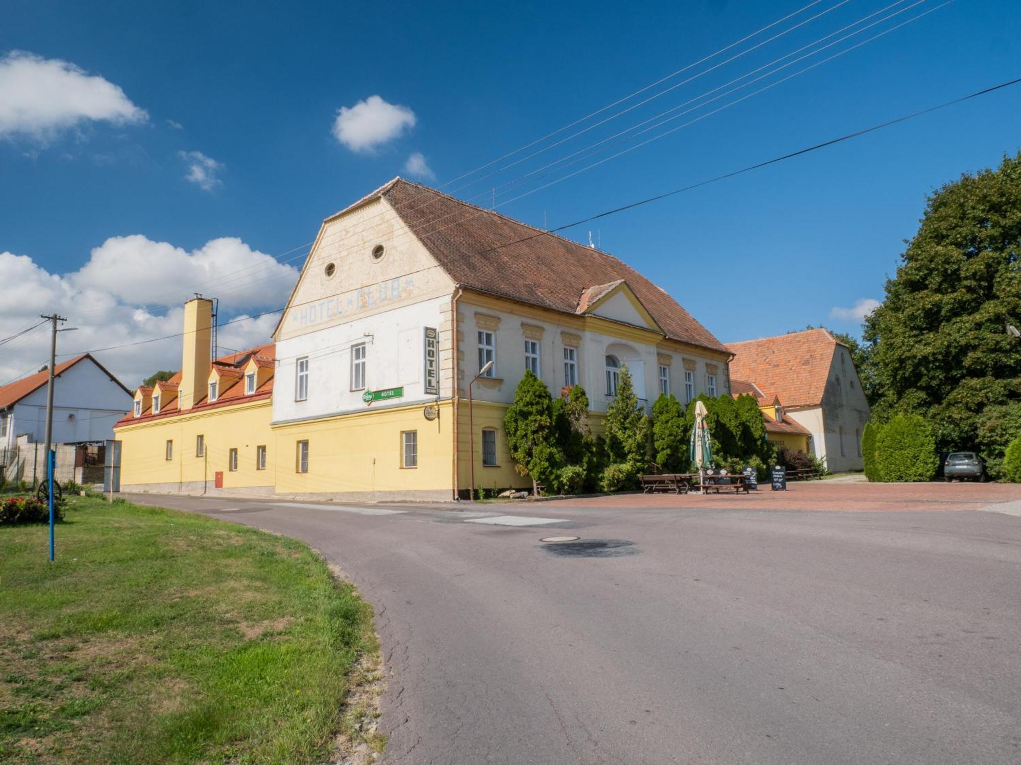 Hotel Club Vranovská Ves Kültér fotó